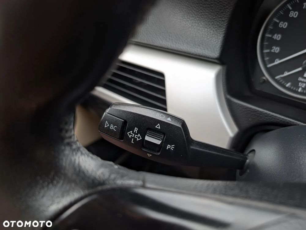 BMW Seria 3 318d Sport Line - 27