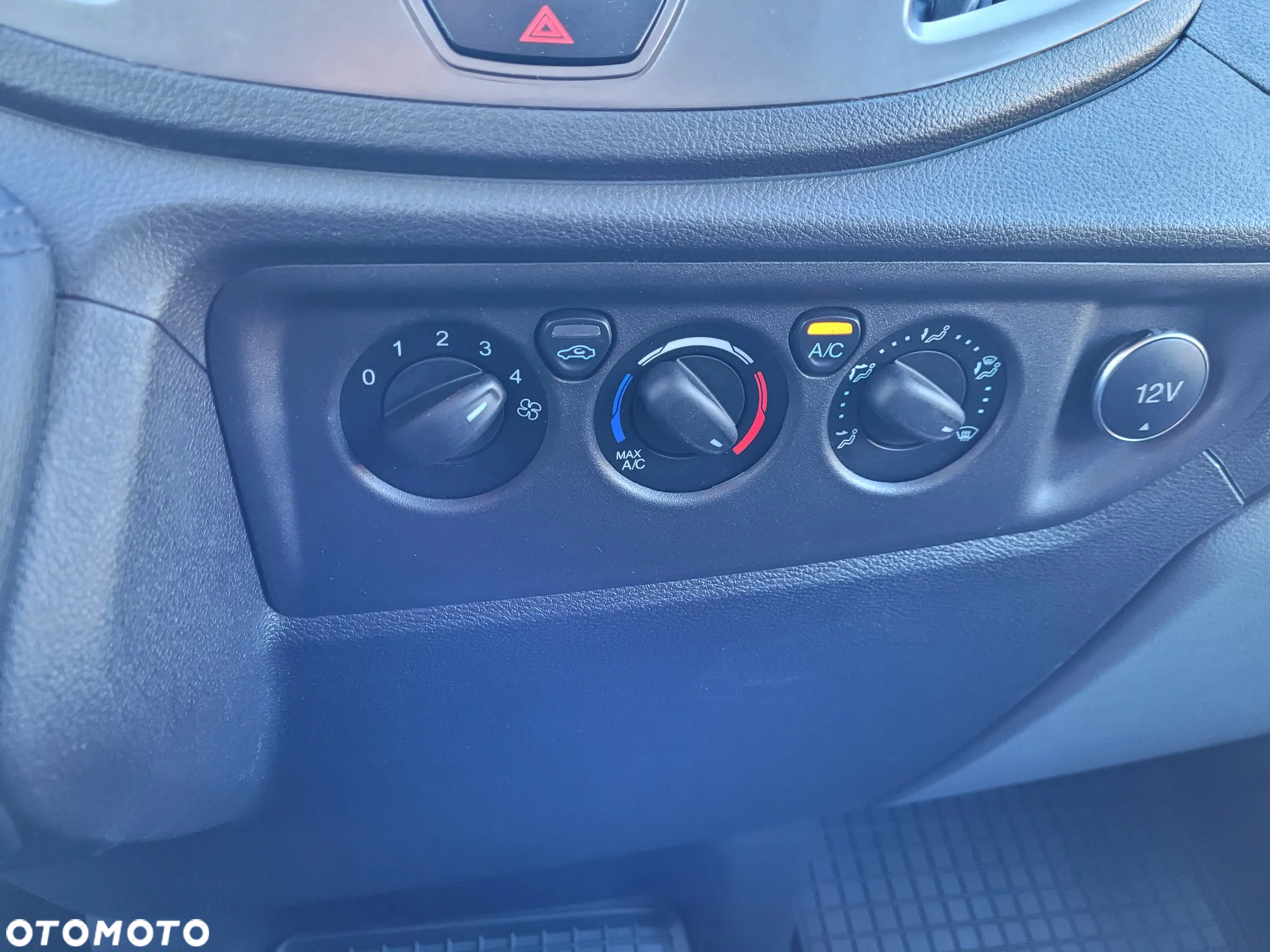 Ford Transit - 25