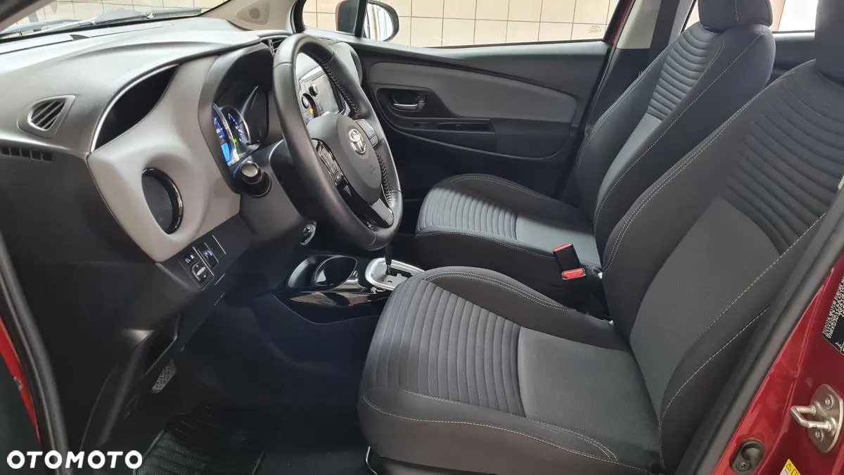 Toyota Yaris Hybrid 100 Dynamic - 9