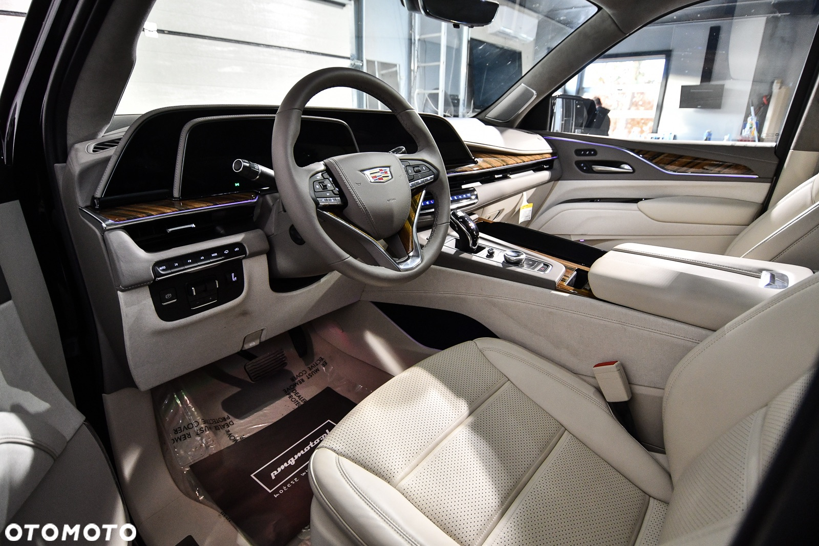 Cadillac Escalade - 14