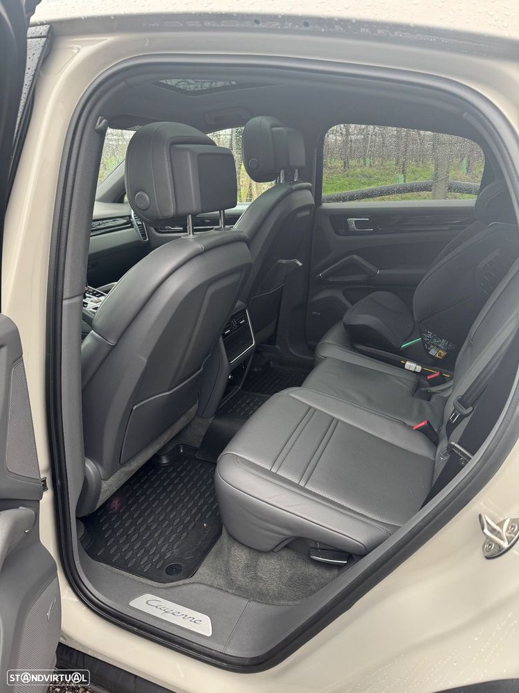 Porsche Cayenne Coupé E-Hybrid - 12