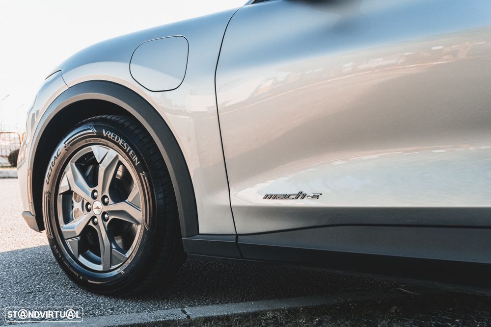 Ford Mustang Mach-E AWD - 12