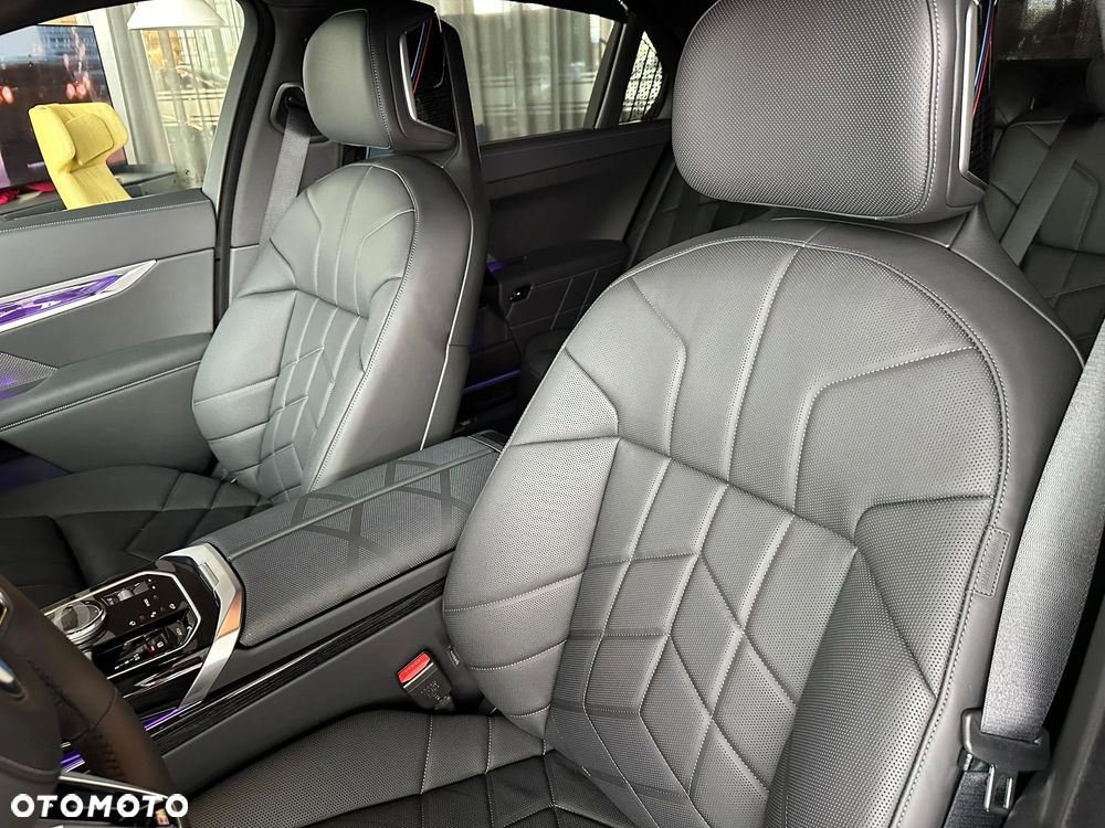 BMW Seria 7 740d xDrive mHEV sport - 17