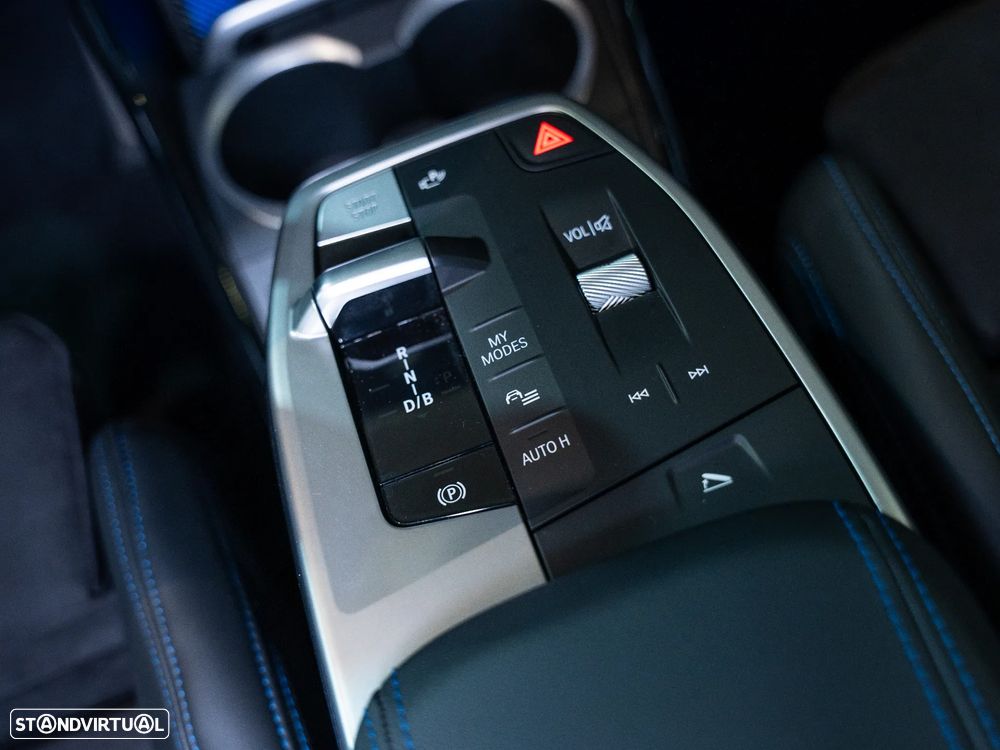 BMW iX1 eDrive20 Pack Desportivo M - 15