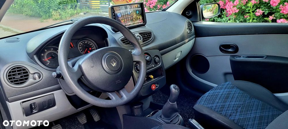 Renault Clio - 22
