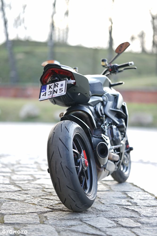 Ducati Streetfighter V2 - 3