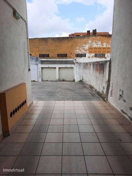 Estacionamento para mota, no centro de Setúbal - Grande imagem: 3/4