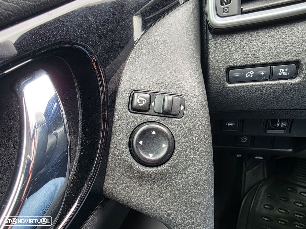 Nissan Qashqai 1.5 dCi N-Connecta J18 - 26