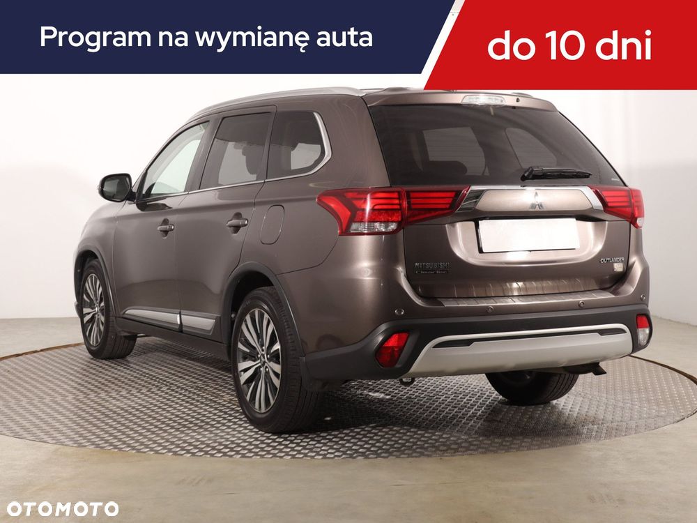 Mitsubishi Outlander - 6