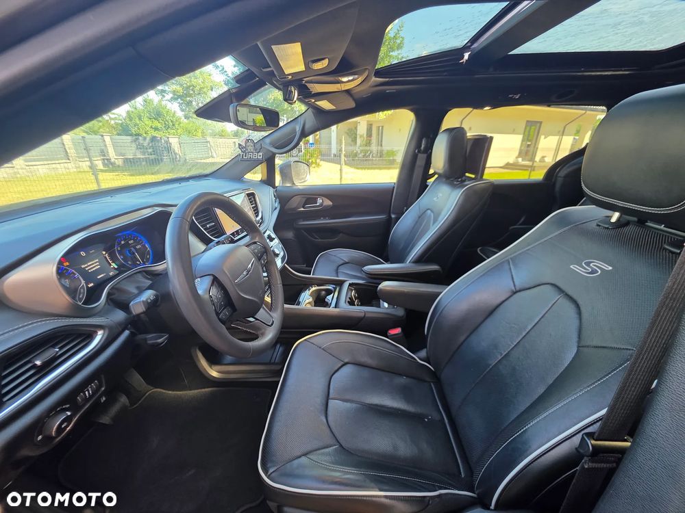Chrysler Pacifica - 17