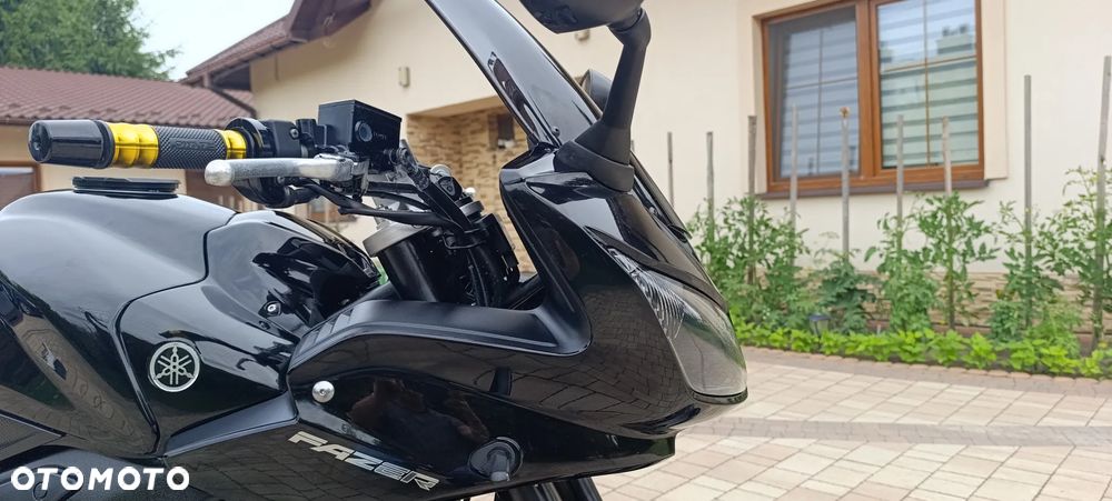 Yamaha FZ - 28