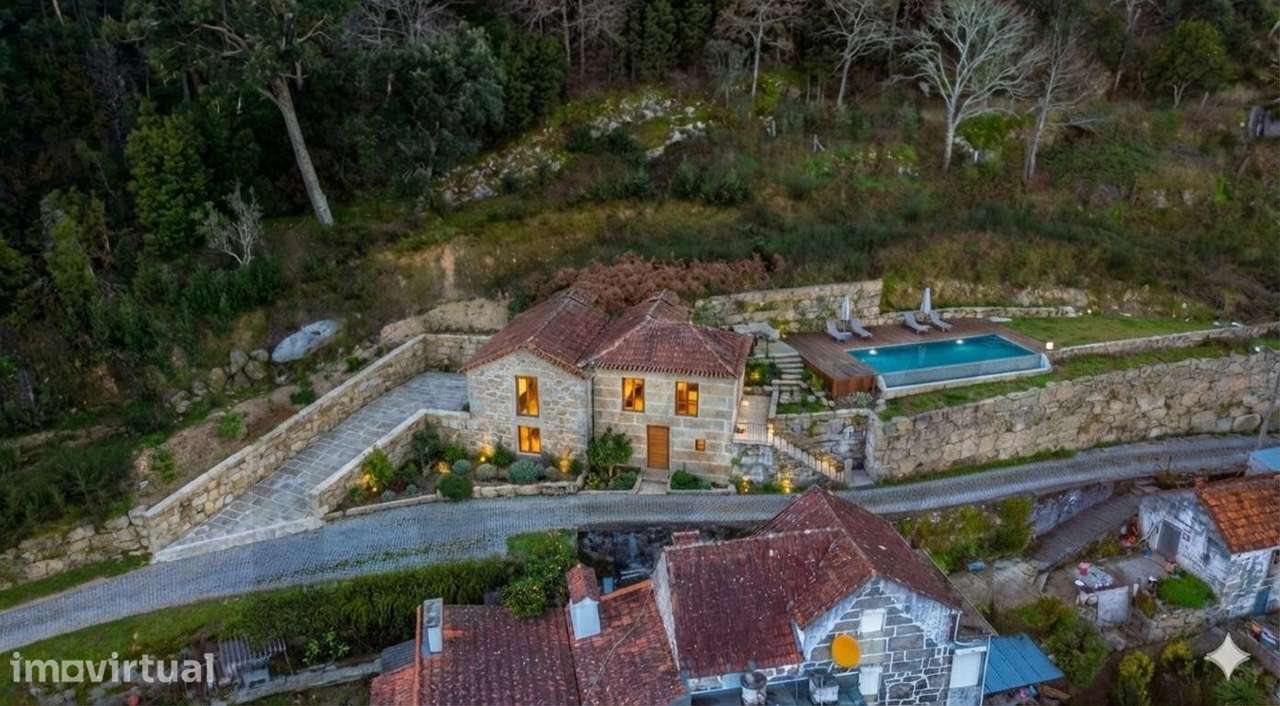 Propriedade c/ 6.480 m2 | A. bruta de construção: 282 | Vistas deslumb - Grande imagem: 2/27