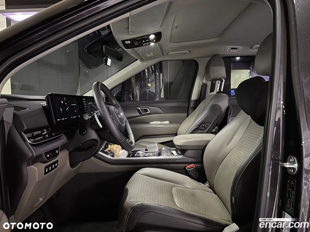 Kia Carnival - 21