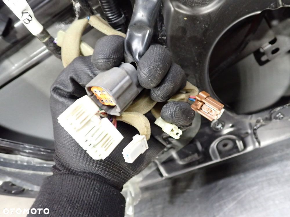 DRZWI LEWY TYŁ INFINITI M37X kol: GAC - 18