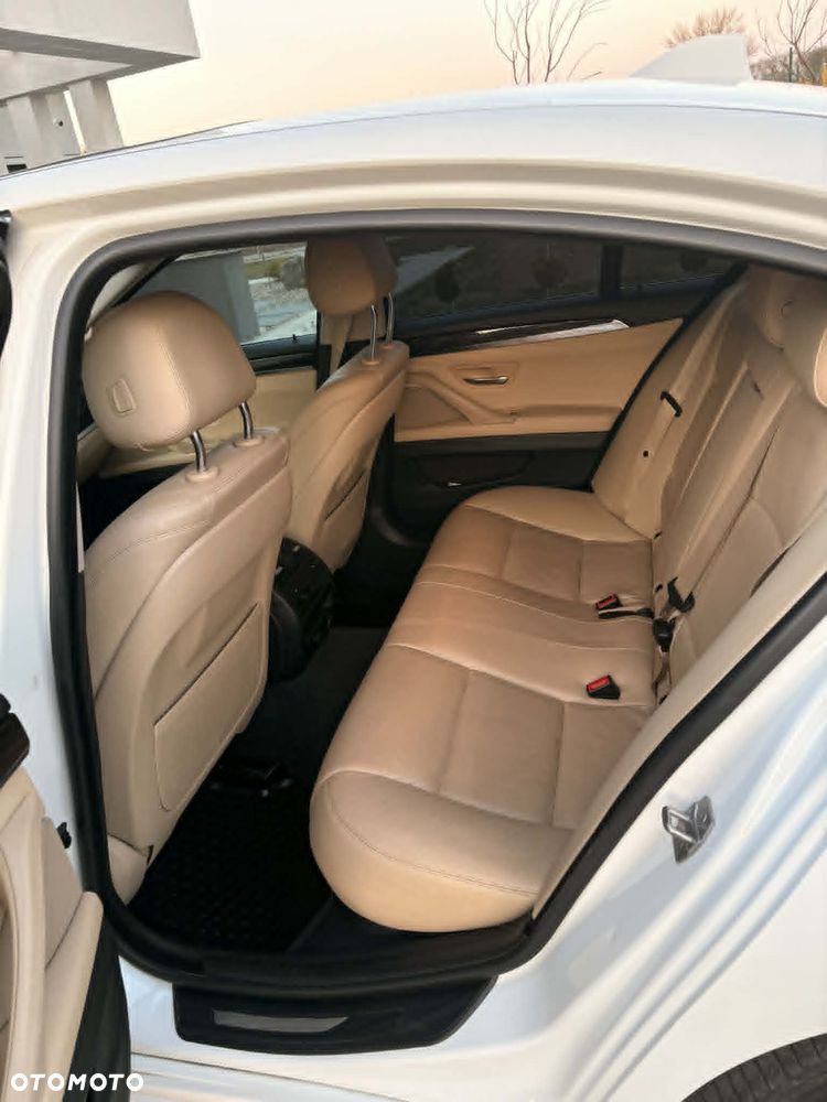 BMW Seria 5 535i xDrive Sport-Aut Luxury Line - 17