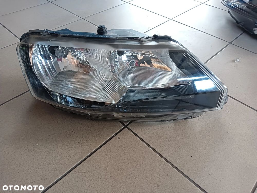 SKODA Rapid REFLEKTOR prawy EUROPA - 1