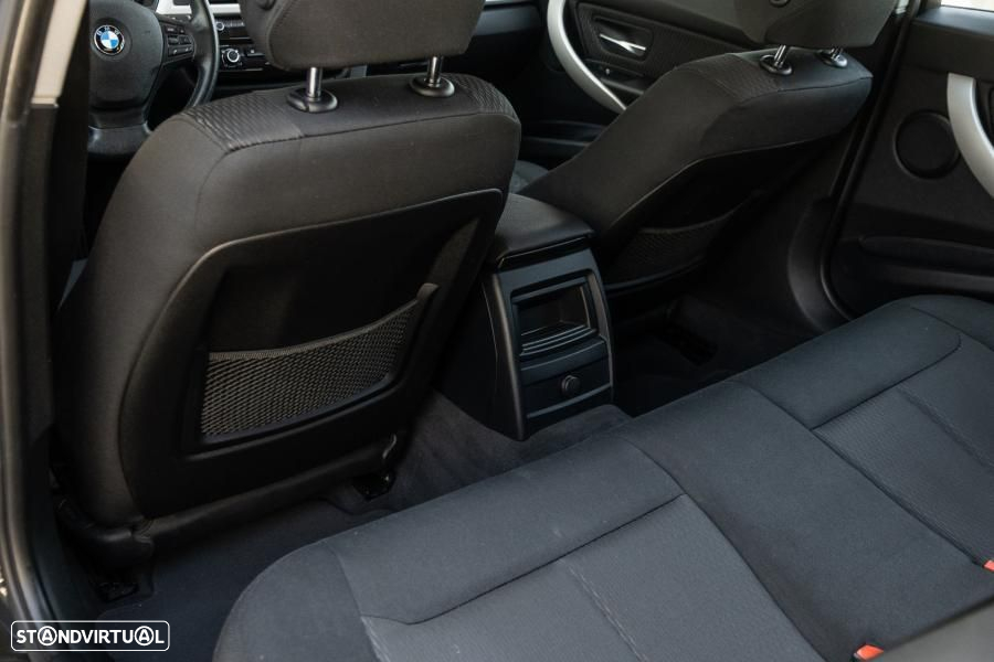 BMW 318 d Touring Auto - 33