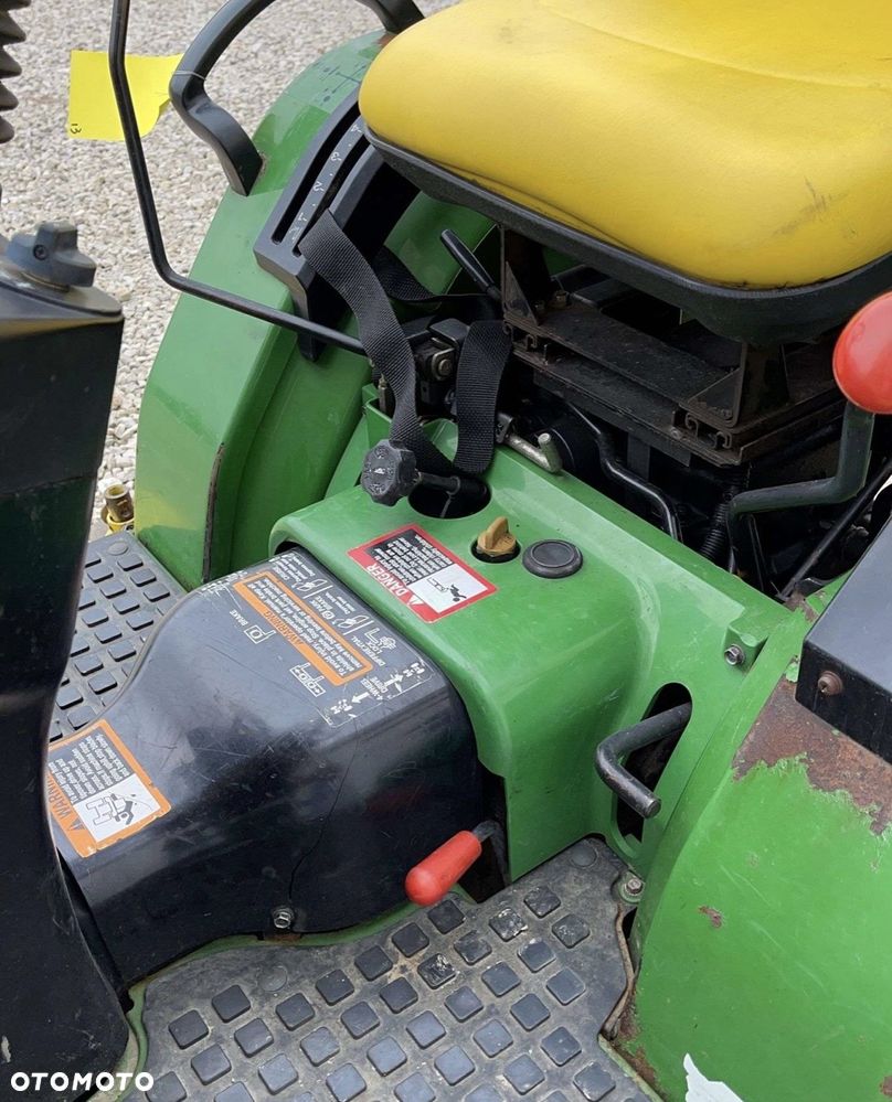 John Deere 4100 - 17