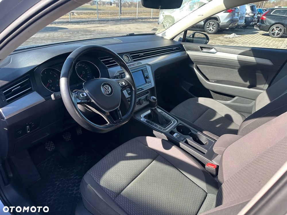 Volkswagen Passat - 10