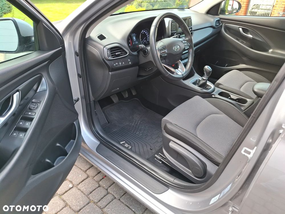 Hyundai i30 1.5 DPI Classic + - 21