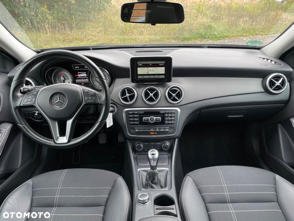 Mercedes-Benz GLA 200 - 21