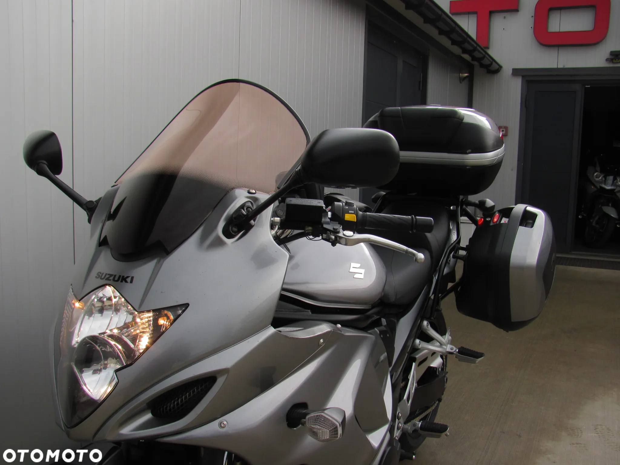 Suzuki GSX - 25