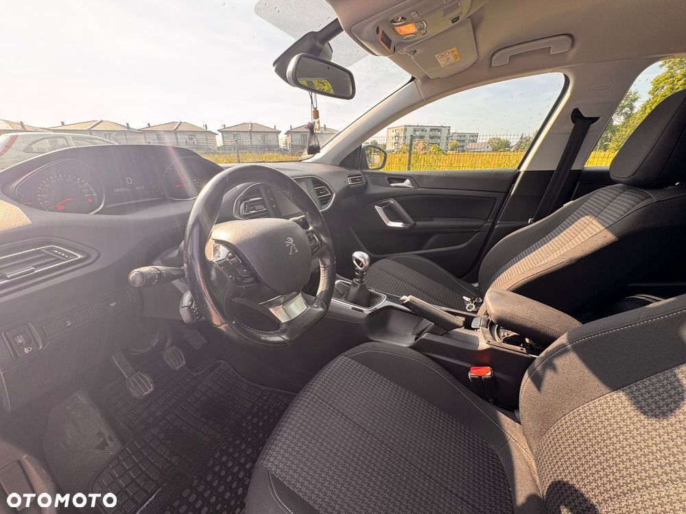 Peugeot 308 1.2 PureTech Allure S&S - 6