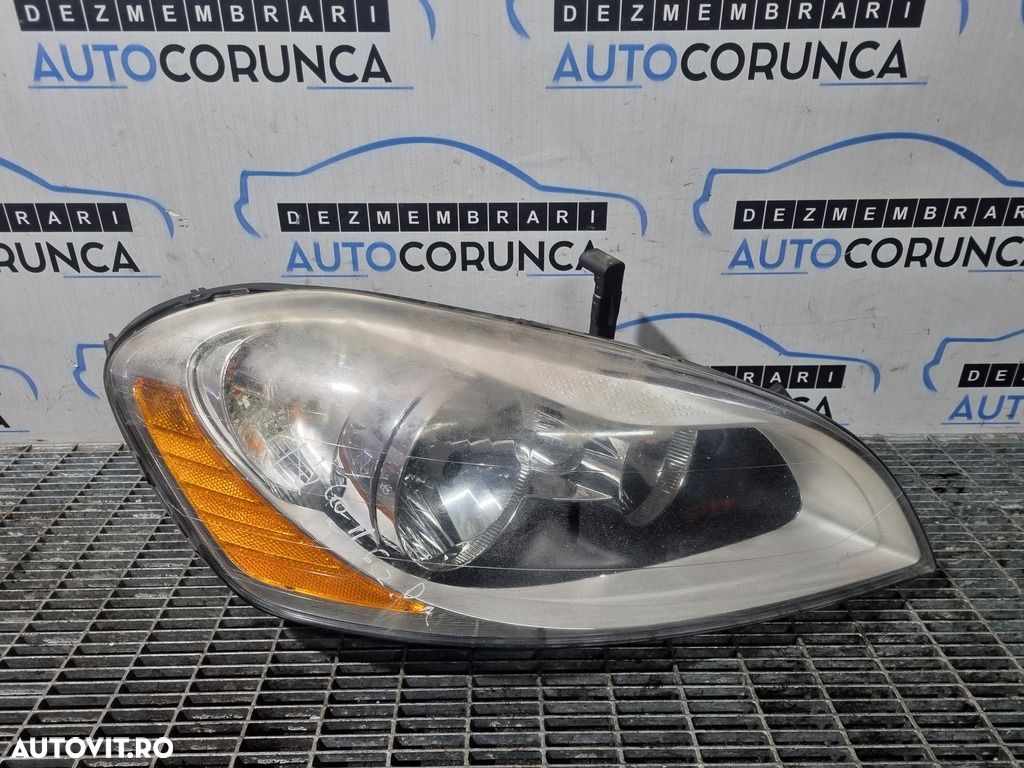 Far Dreapta Volvo XC60 2008 - 2013 SUV 4 Usi (1162) Fara xenon - 1