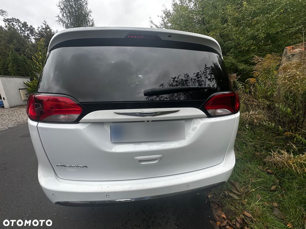 Chrysler Pacifica - 3