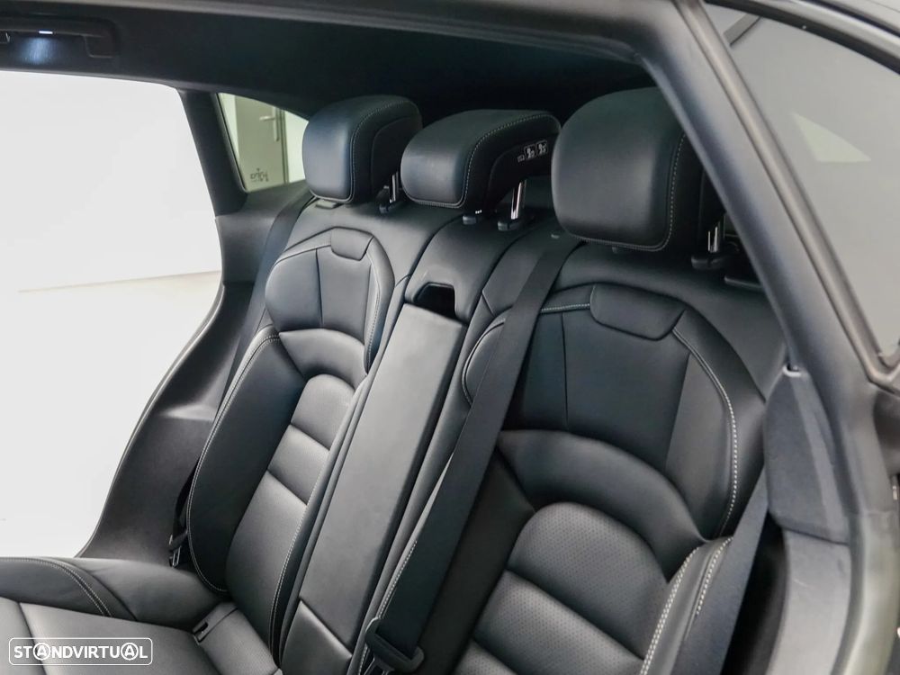 Porsche Taycan Cross Turismo 4 - 28