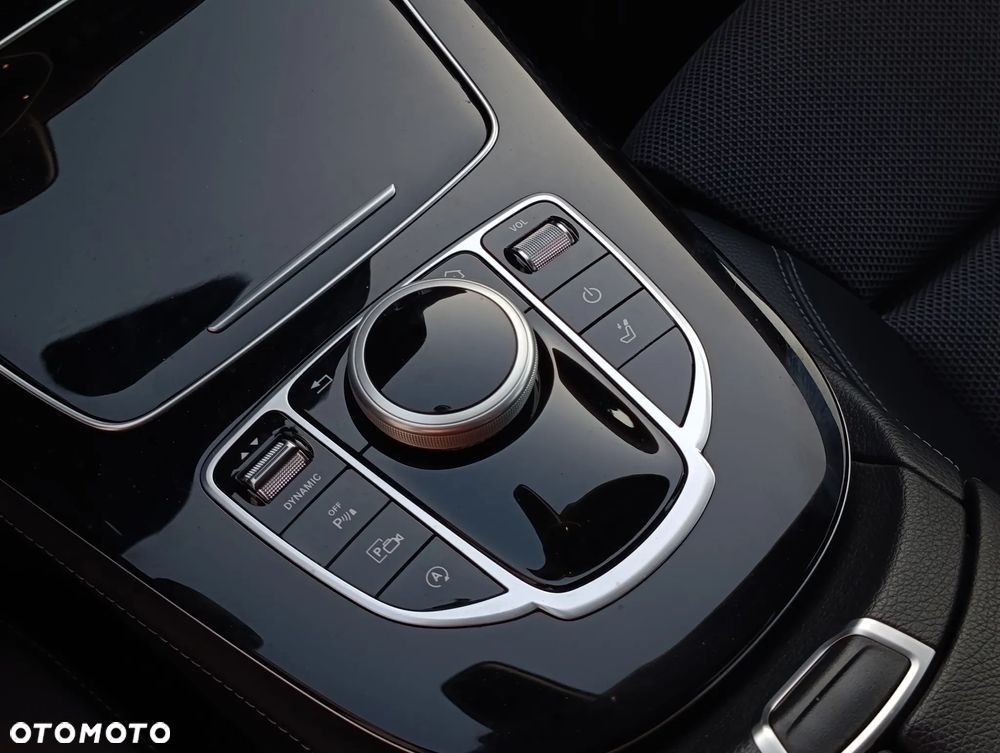 Mercedes-Benz Klasa E 200 9G-TRONIC AMG Line - 23