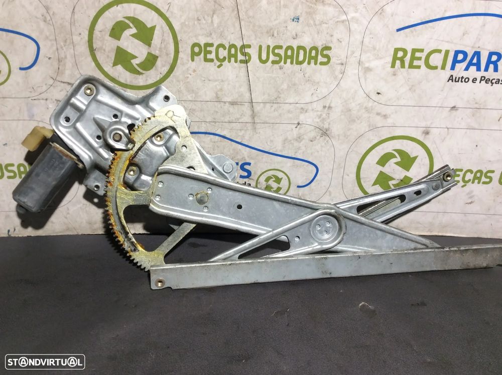 Elevador frente direito Toyota Yaris P8  2004 - 2