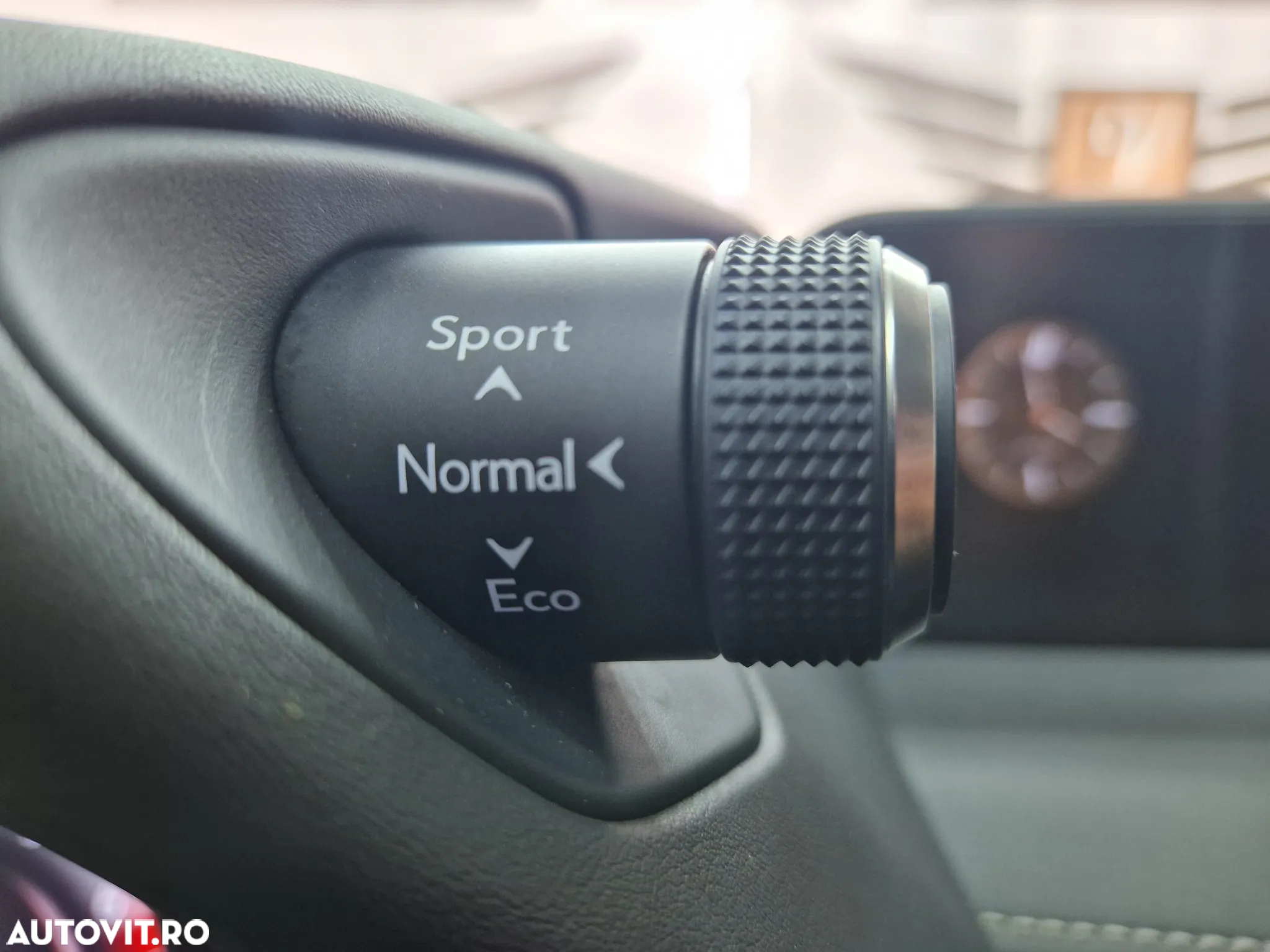 Lexus UX 250h Business Edition - 21