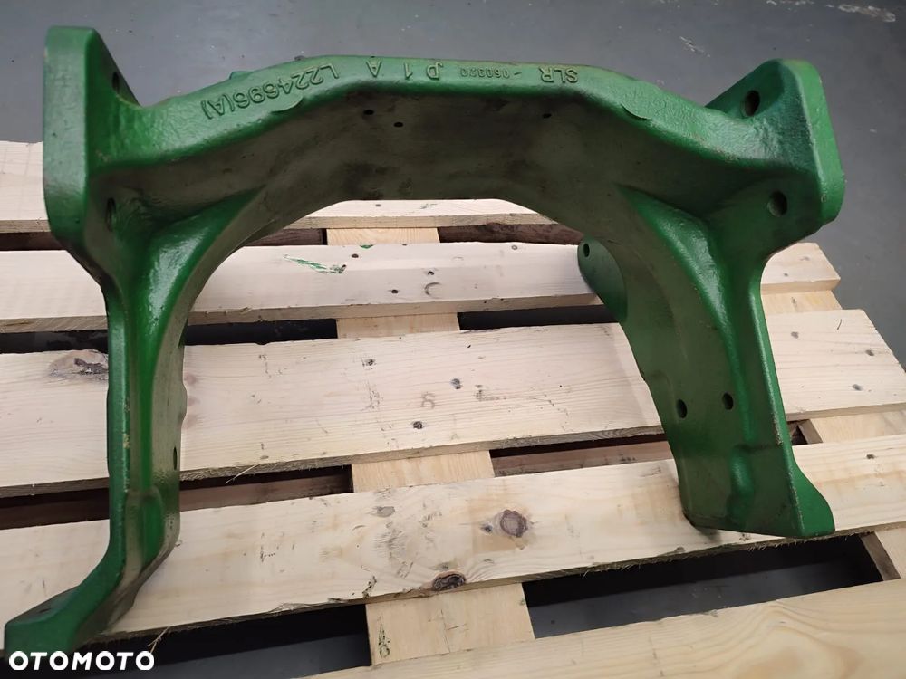 Wspornik L224696 Belka poprzeczna 060320 John Deere 6320 - 10