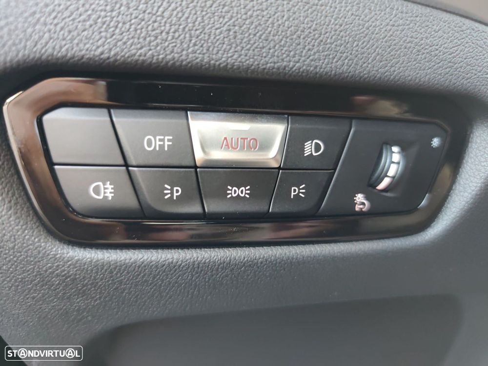 BMW 320 d Pack Desportivo M Auto - 23