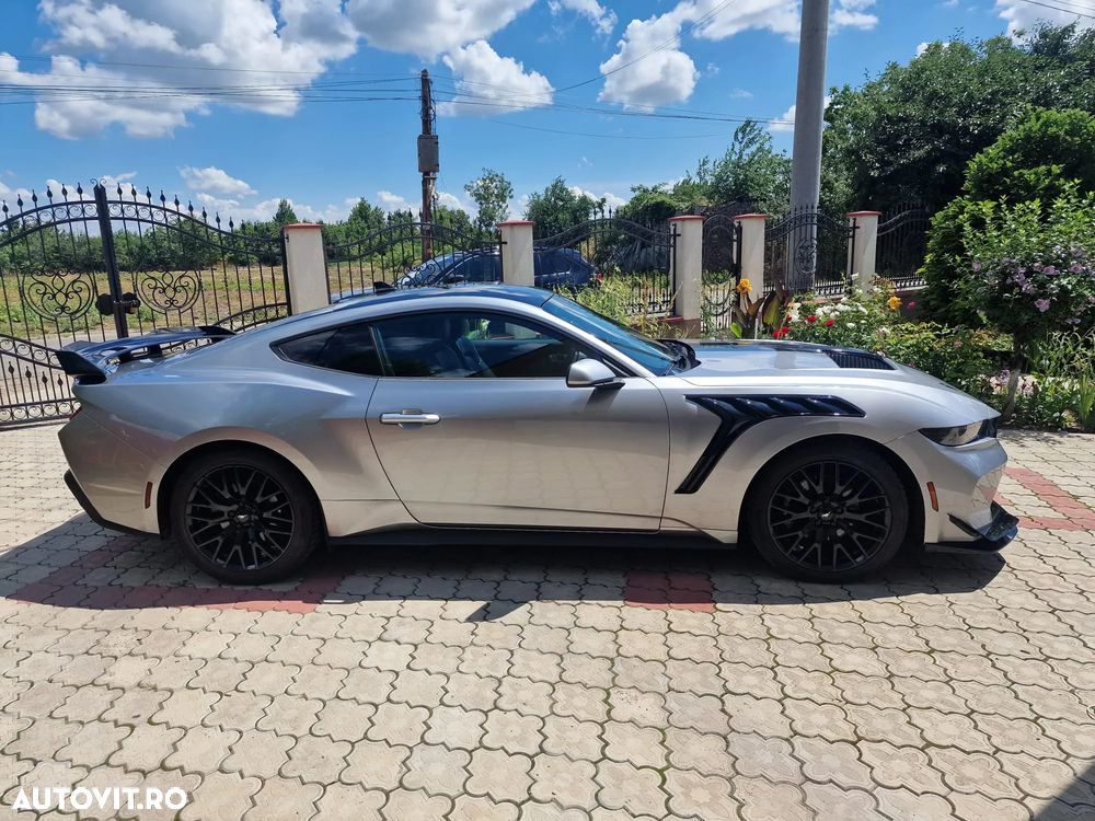 Ford Mustang - 3
