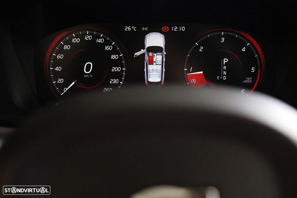 Volvo V90 2.0 D4 Momentum Geartronic - 26