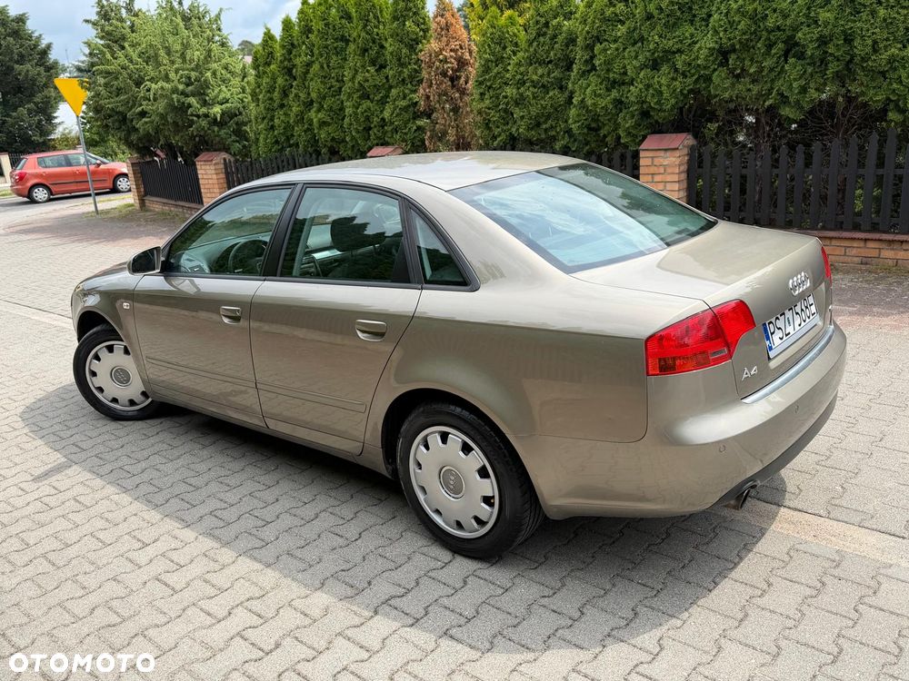 Audi A4 Limousine - 12