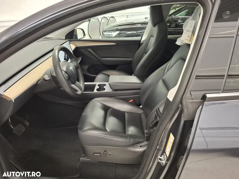 Tesla Model Y Long Range Dual Motor AWD - 5