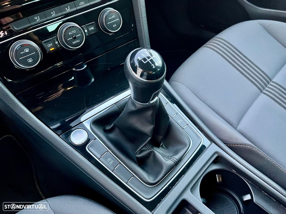 VW Golf - 38