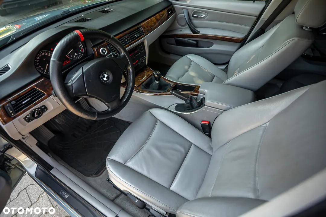 BMW Seria 3 320i - 5