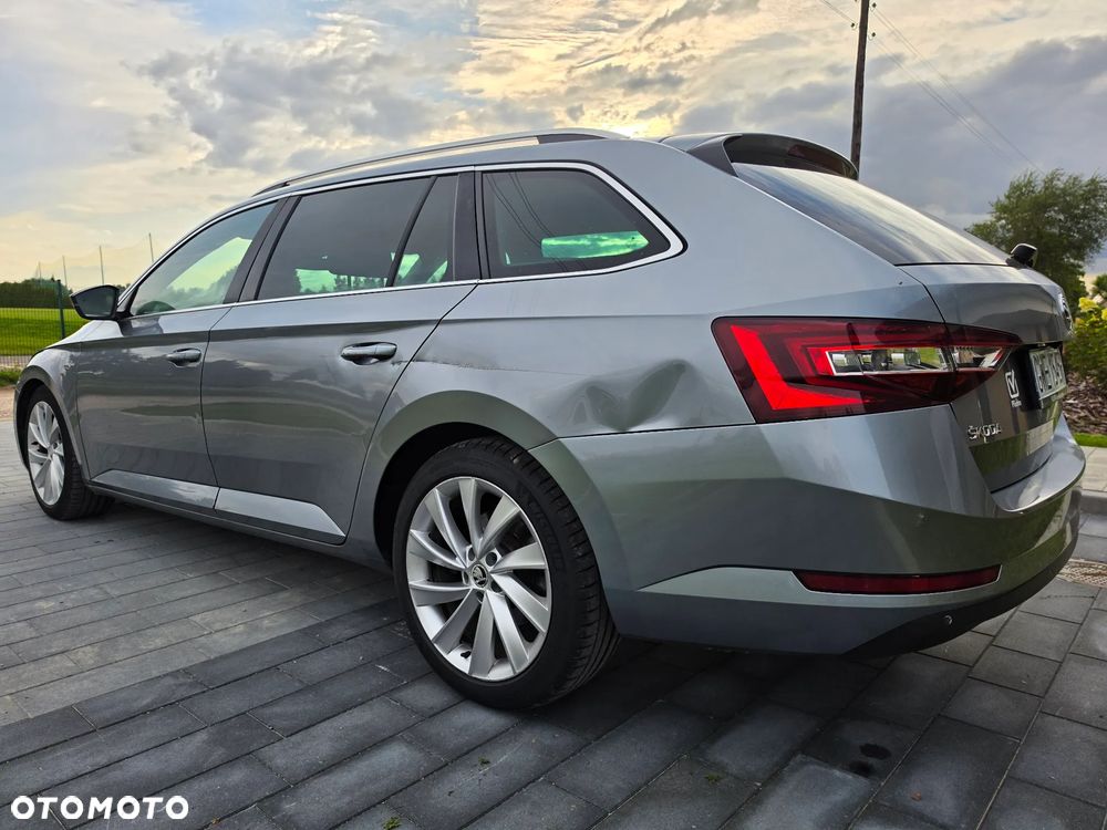 Skoda Superb 2.0 TDI L&K DSG - 38
