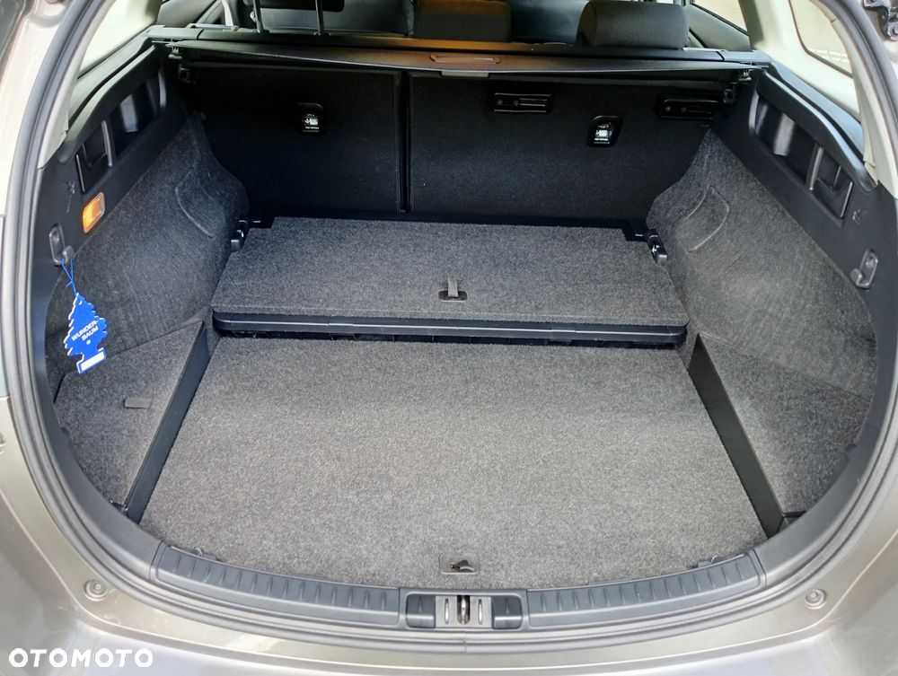 Toyota Auris Hybrid 135 Premium - 10