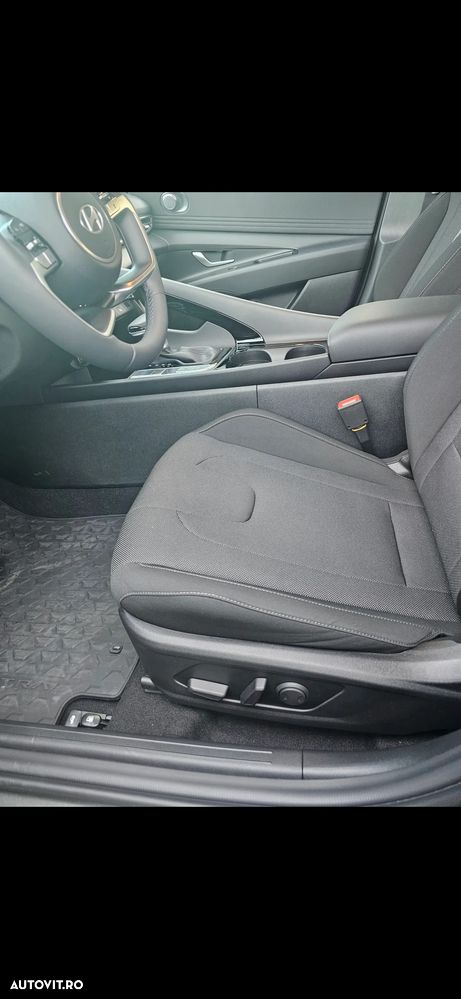 Hyundai Elantra 1.6 l 123 CP CVT Exclusive Navi - 29