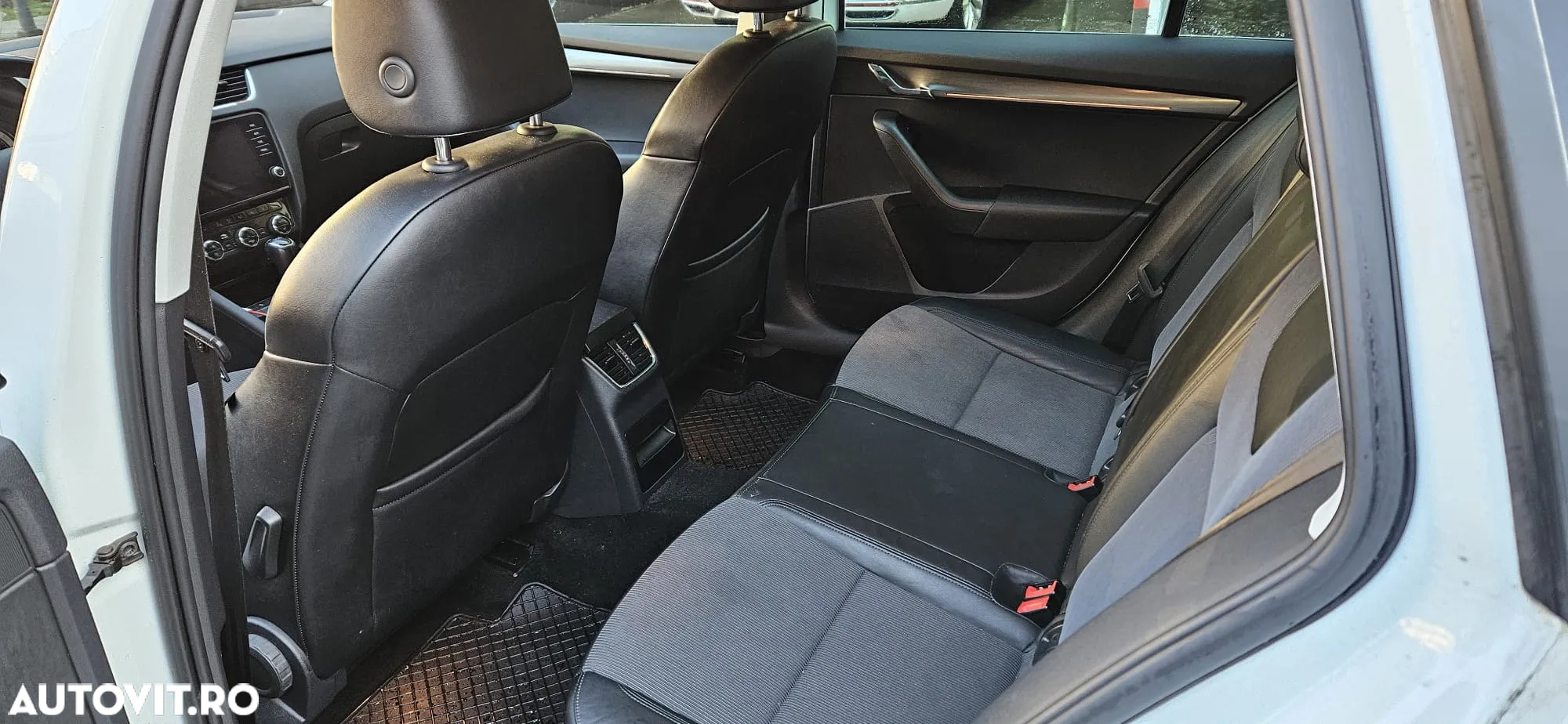 Skoda Octavia 2.0 TDI DSG Premium Edition - 6
