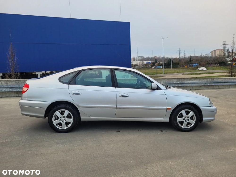 Toyota Avensis - 7