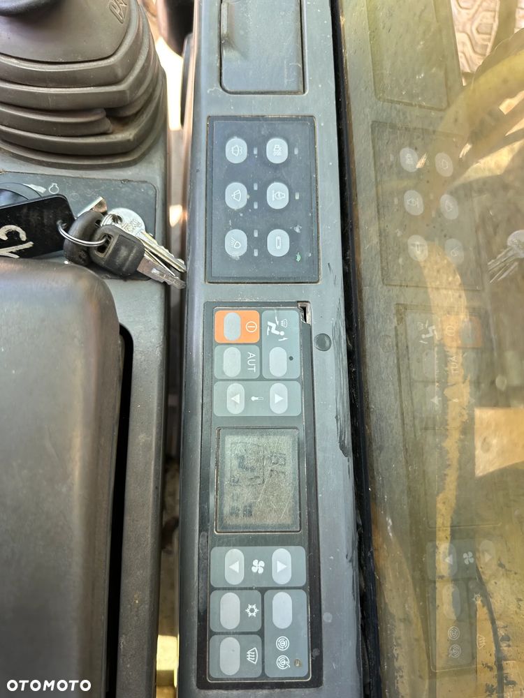 Caterpillar Używana koparka gąsienicowa CAT 318C - 8