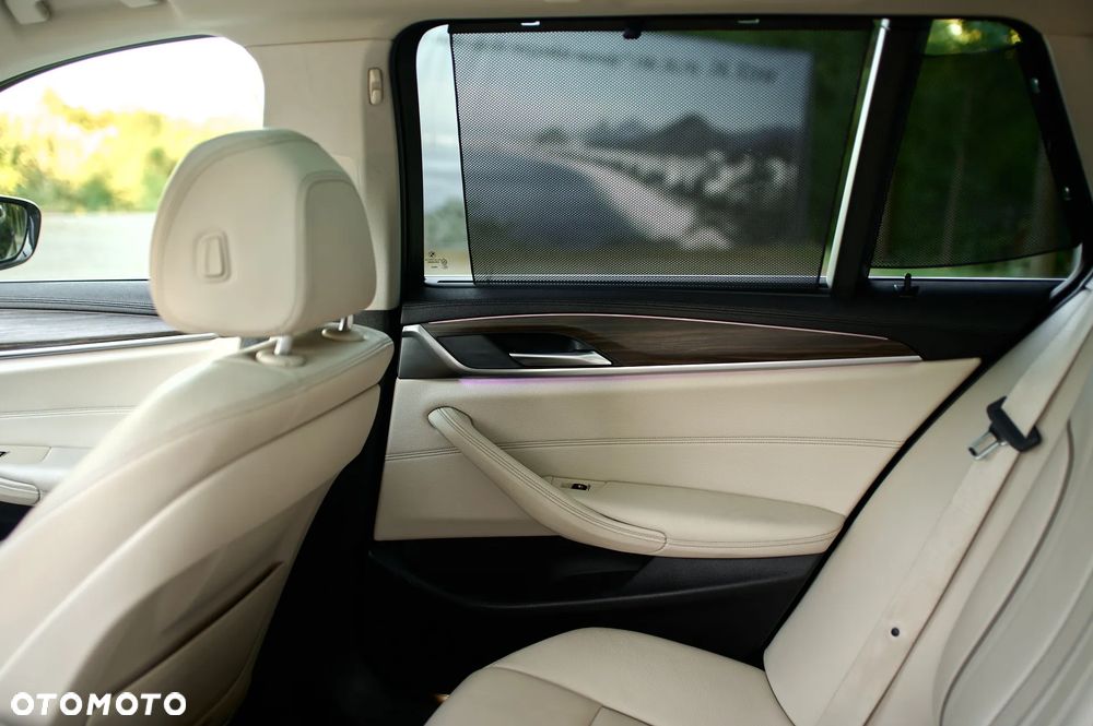BMW Seria 5 525d Luxury Line - 17