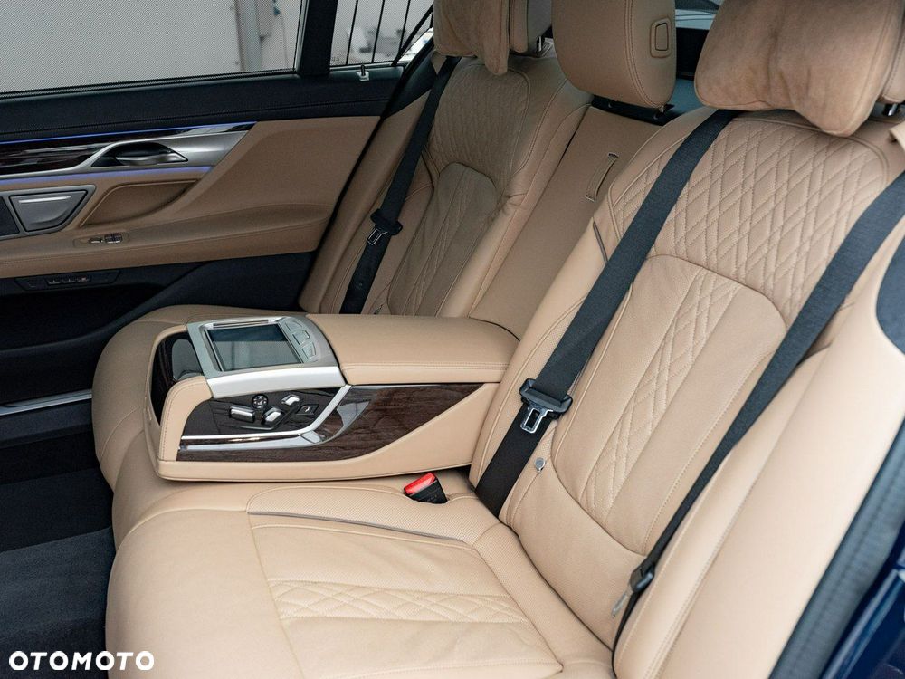 BMW Seria 7 - 28