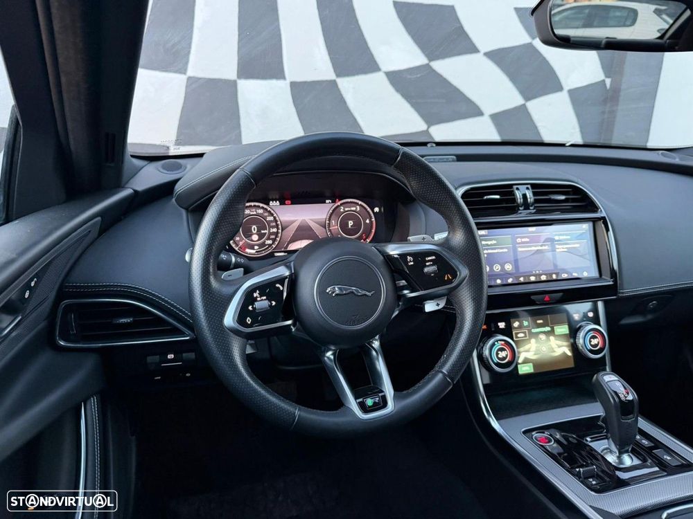 Jaguar XE 2.0 D R-Dynamic S - 5